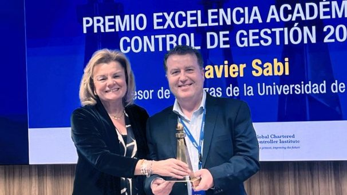 Sabi, recibiendo el premio.