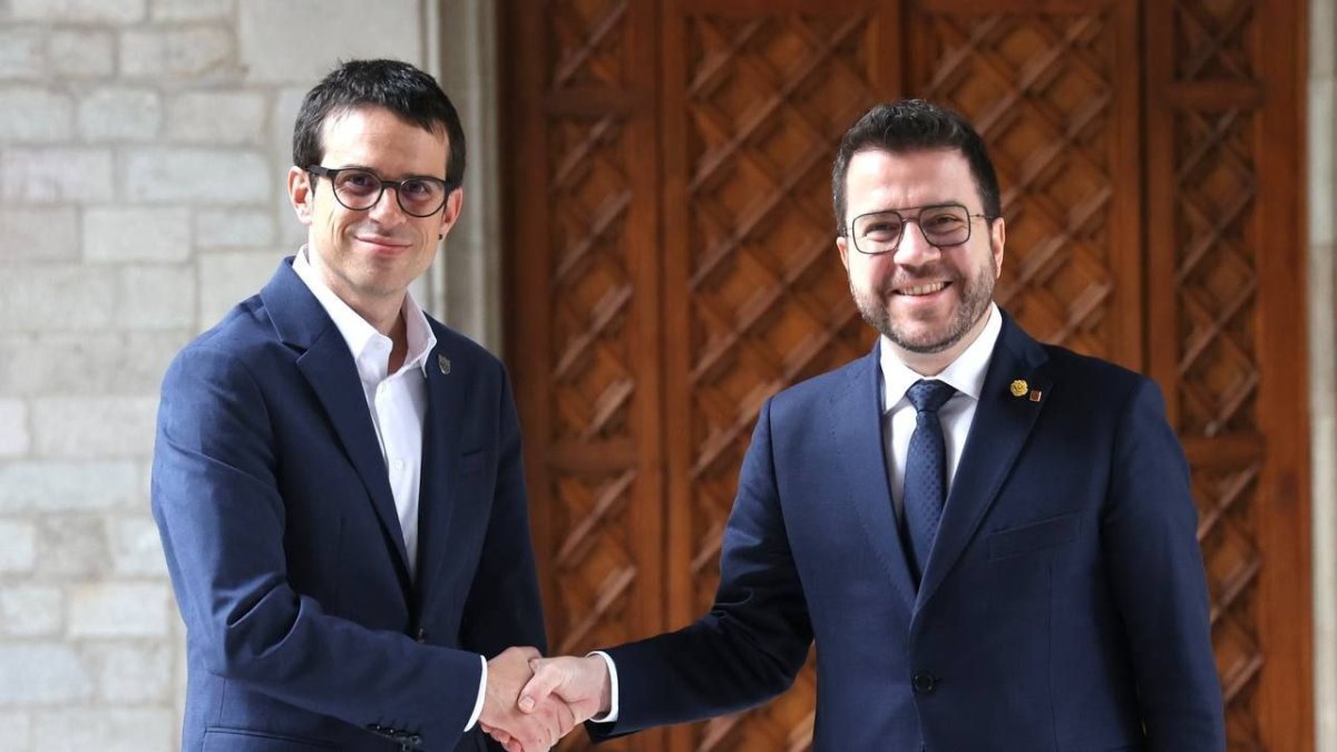 Pere Aragonès recibió ayer en Barcelona al candidato de Bildu a lehendakari, Pello Otxandiano. - EUROPA PRESS