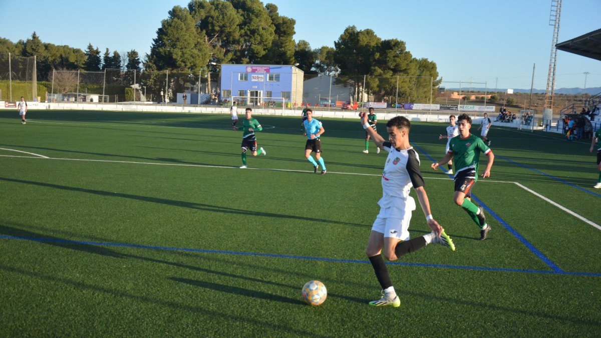 Youssef, del Borges, en una internada en el área por la banda. - JORDI PRESKOT