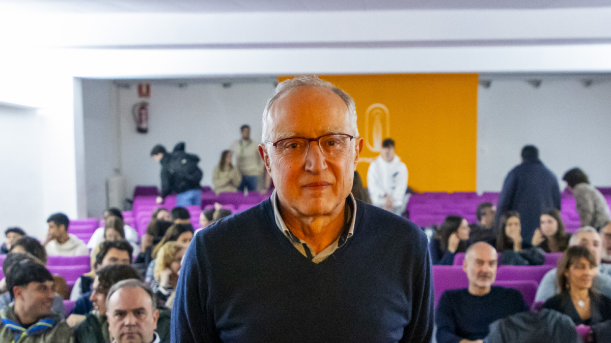 Cardús ofreció el viernes la charla 'Lleure educatiu en temps de xarxes socials ' en el colegio Episcopal de Lleida, con motivo de la celebración del 50 aniversario del Esplai Epis. GERARD HOYAS