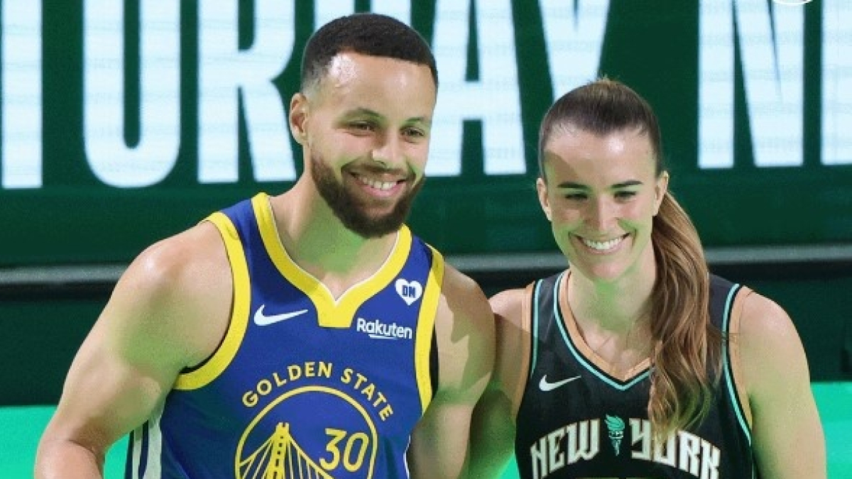 Stephen Curry i Sabrina Ionescu després del repte de triples. - GOLDEN STATE WARRIORS