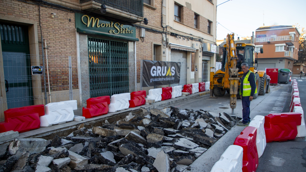 Obras para ensanchar las aceras en el entorno de la escuela Pardinyes - GERARD HOYAS