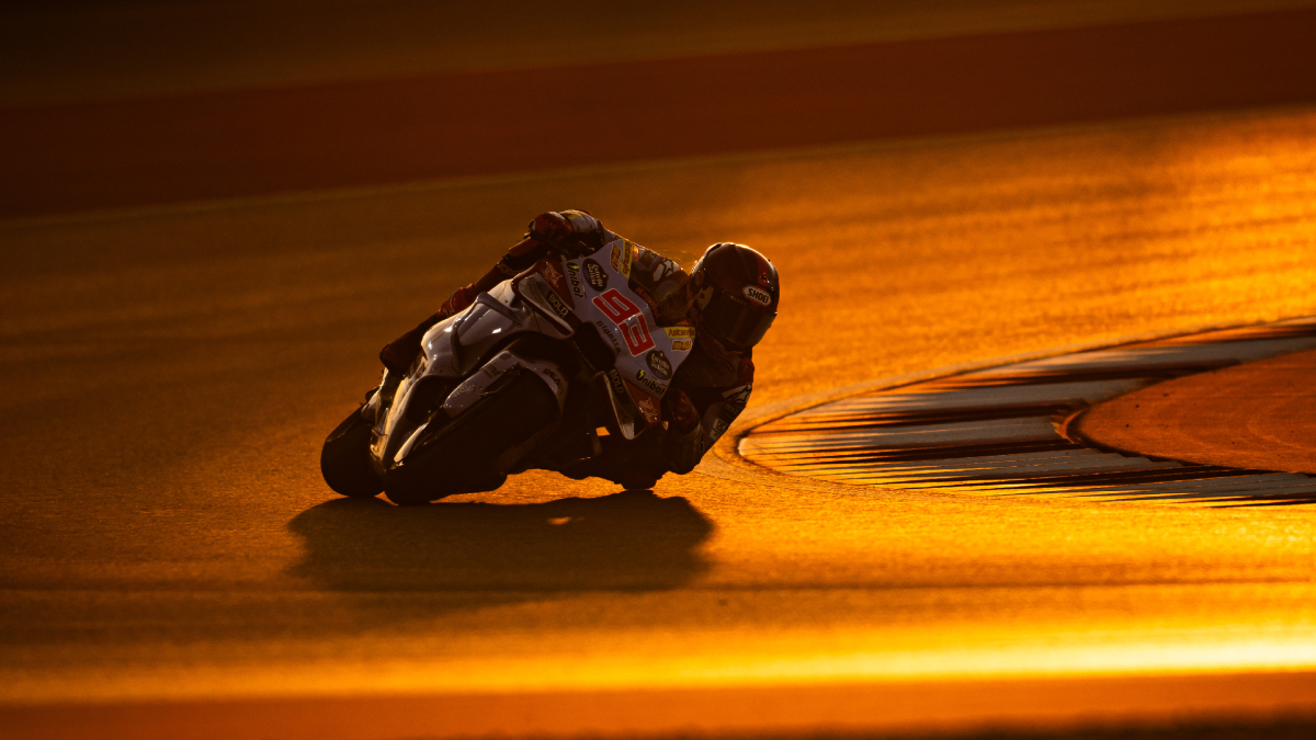 Marc Márquez, rodant al capvespre sobre el circuit de Lusail. - GRESINI RACING