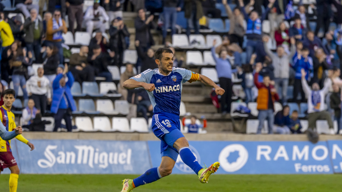 Òscar Rubio celebra el seu únic gol aquest curs, contra l’Alzira. - JORDI ECHEVARRIA