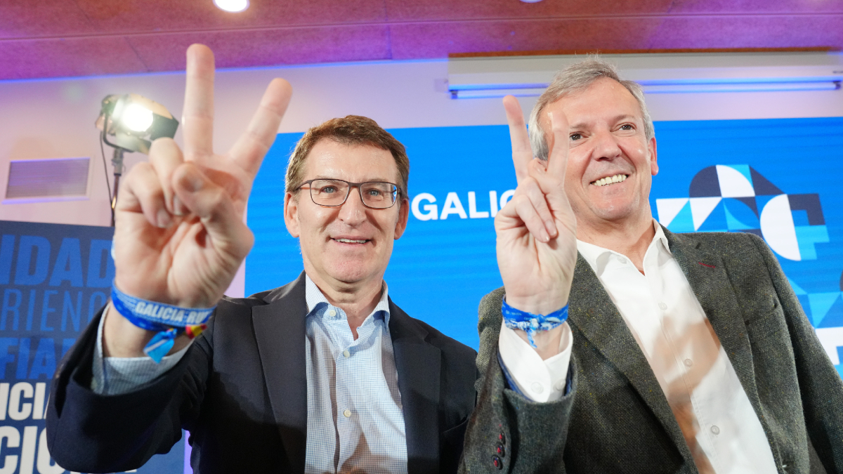 Alberto Núñez Feijóo y el presidente de la Xunta, Alfonso Rueda, en la Junta del PP gallego. - ÁLVARO BALLESTEROS / EUROPA PRESS