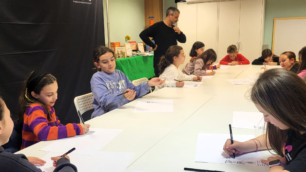 El taller amb Josep Salvia a la biblioteca de Mollerussa. - A.M.