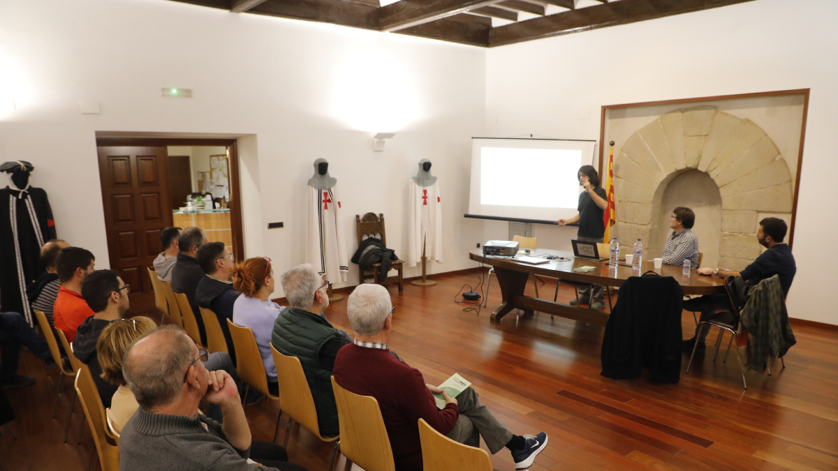 Imagen de la reunión que se celebró anoche en Barbens. - AMADO FORROLLA