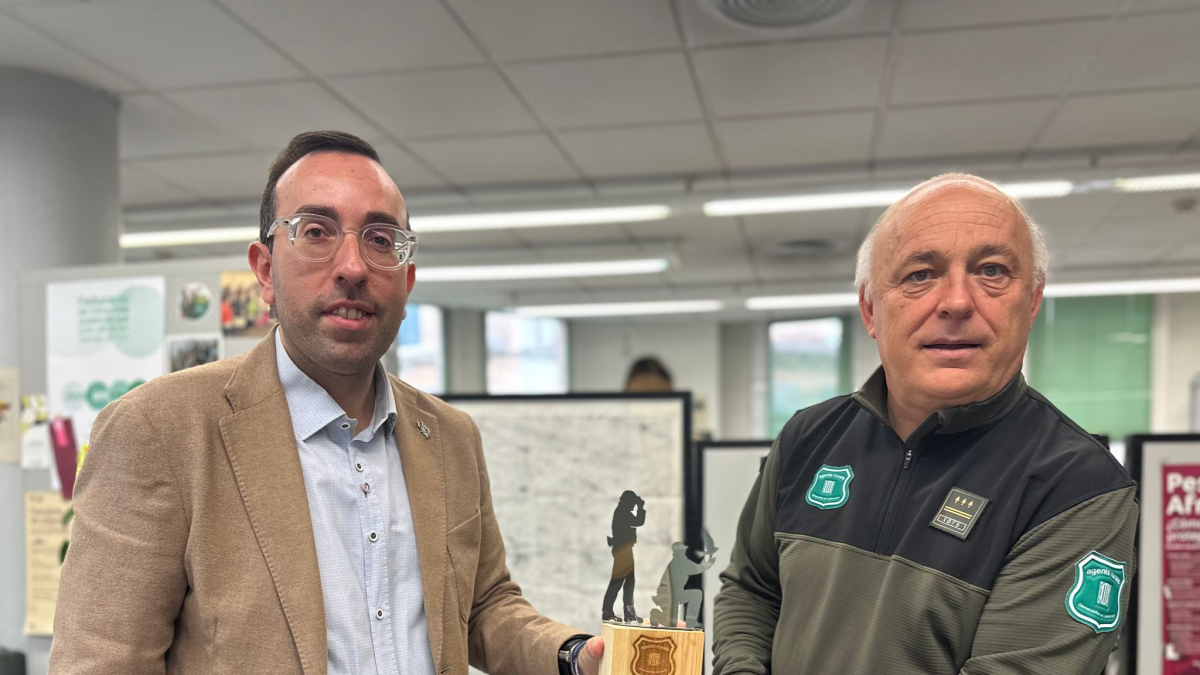 Palau, amb Llorenç Ricou, responsable dels Agents Rurals. - PP