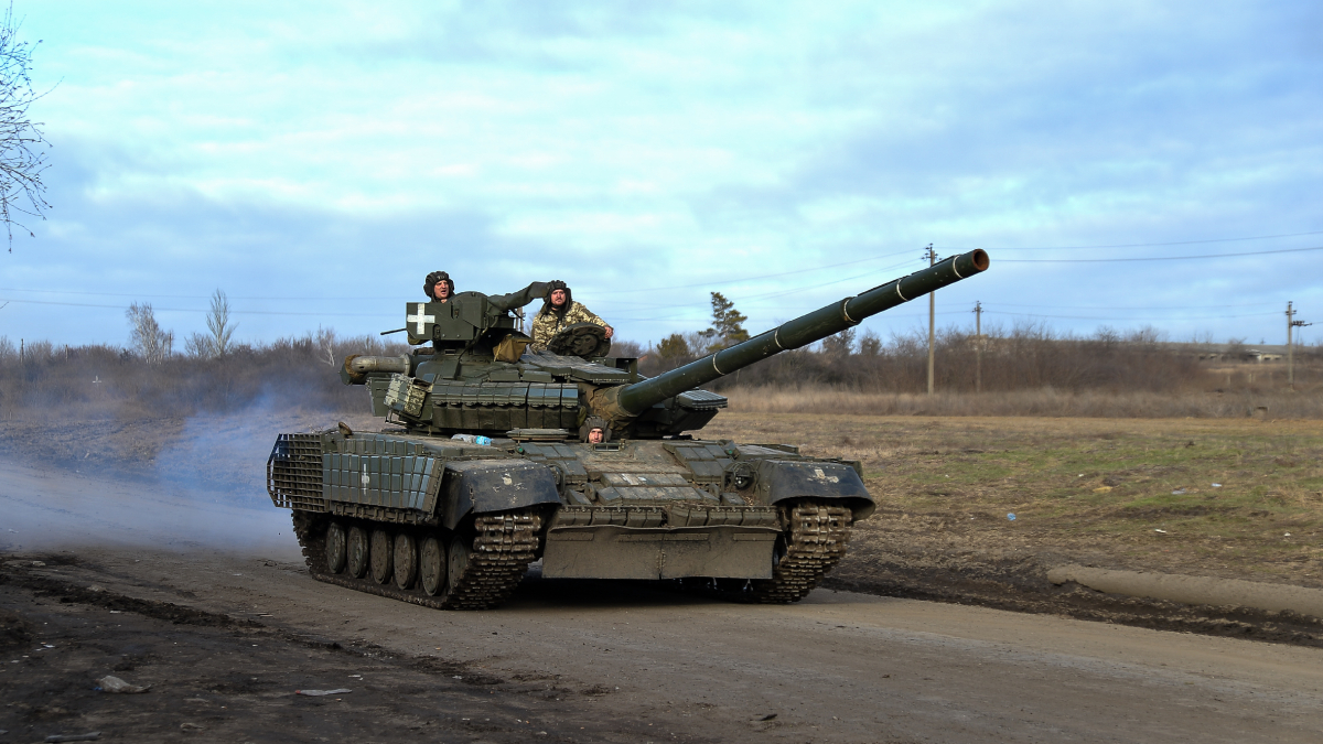 Un carro de combat ucraïnès a la província de Donetsk. - EUROPA PRESS / CONTACTO / MADELEINE KELLY