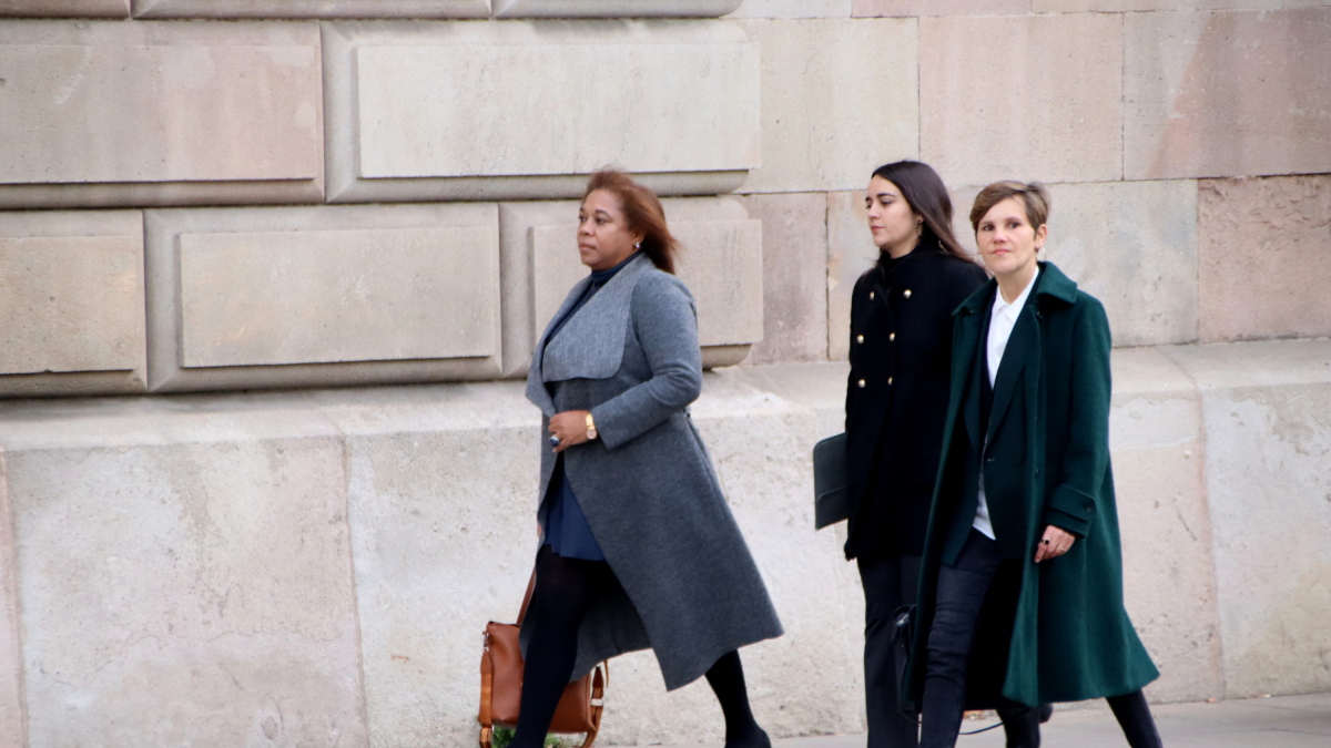 L'advocada de Dani Alves, a l'arribada a l'Audiència de Barcelona