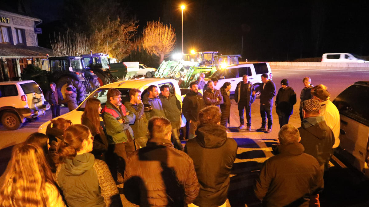 Alguns dels pagesos que van marxar ahir a Sort. - EDGAR ALDANA