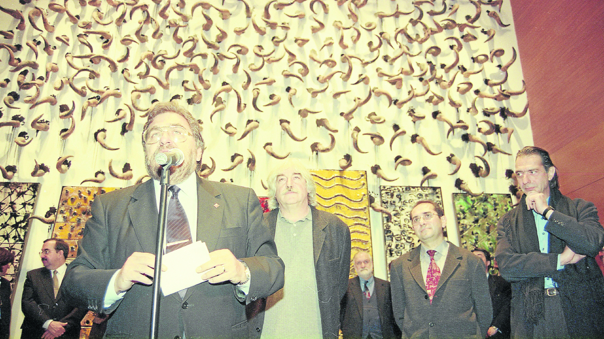 El alcalde Siurana y el concejal de Cultura Llevot en la inauguración. - RAMÓN MARCANO