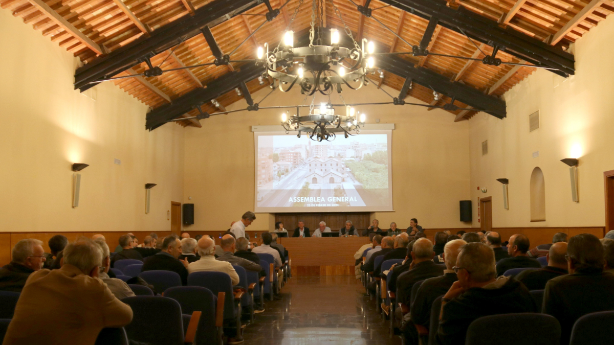 Imagen de archivo de una asamblea General Ordinaria de la Comunidad General de Regantes de los Canals d'Urgell en la Casa Canal de Mollerussa