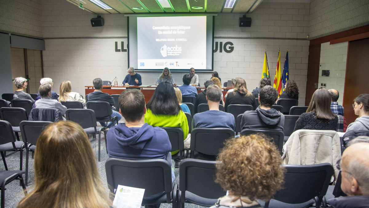 La reunió de balanç del primer any d’Ecobs va reunir més de 50 persones divendres passat. - LAIA PEDRÓS