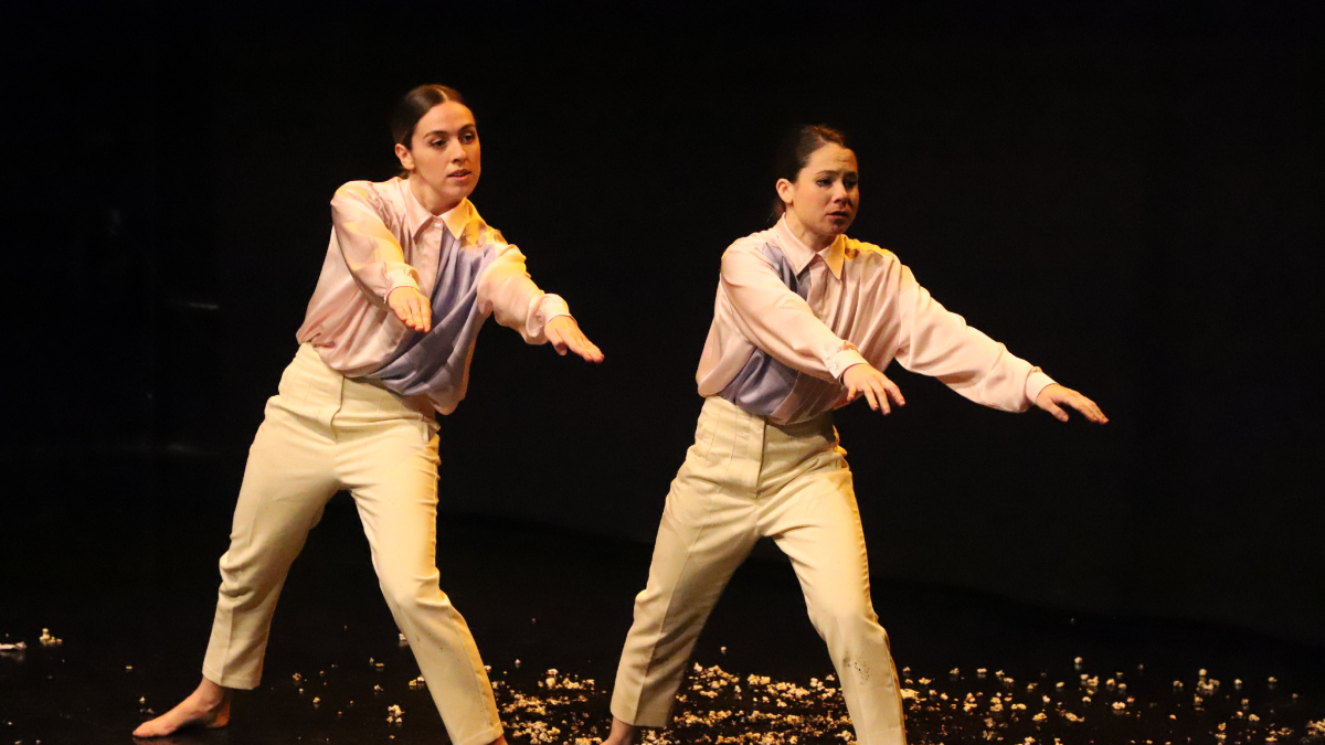 La companyia de la ballarina contemporània Carla Sisteré va posar la dansa a la festa d’aniversari. - MAGDALENA ALTISENT