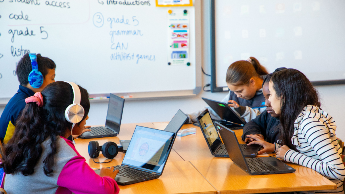 Alumnos en un centro educativo de Lleida este curso. - GERARD HOYAS