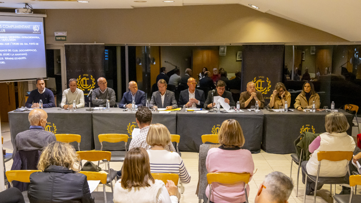 Una vista de la asamblea de socios del CT Lleida el lunes pasado. - JORDI ECHEVARRIA