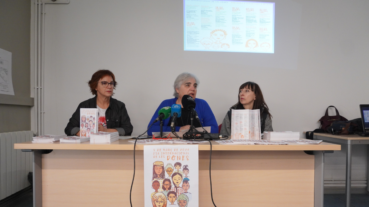 Presentación ayer de los actos del 8M en el Casal de la Dona. - PAERIA