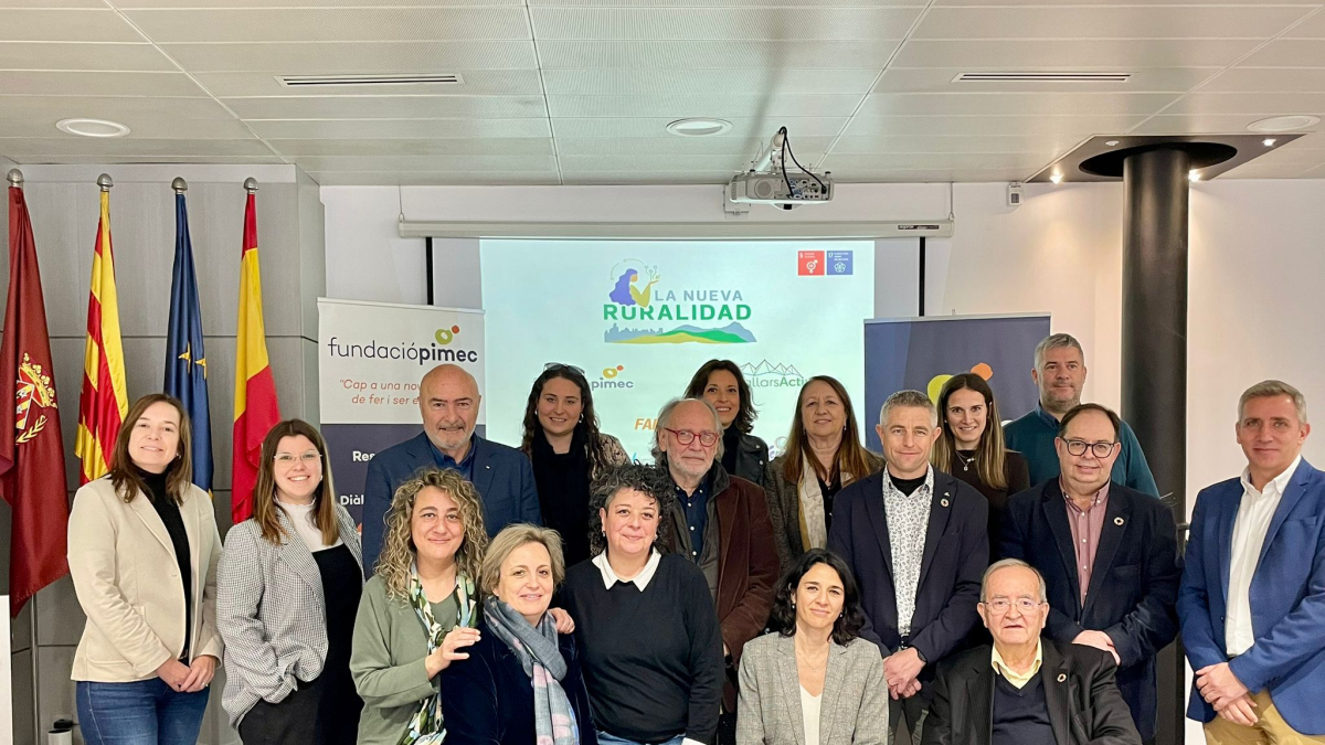 Imatge dels assistents a la reunió entre la Fundació Pimec i les entitats d’emprenedores. - PIMEC