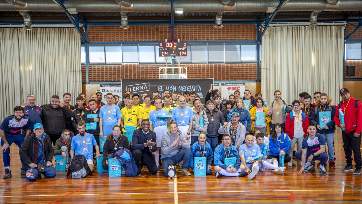 Imatge de grup dels equips participants a la Ilerna Cup’24, celebrada ahir a Pardinyes. - MARIO MEJÍAS