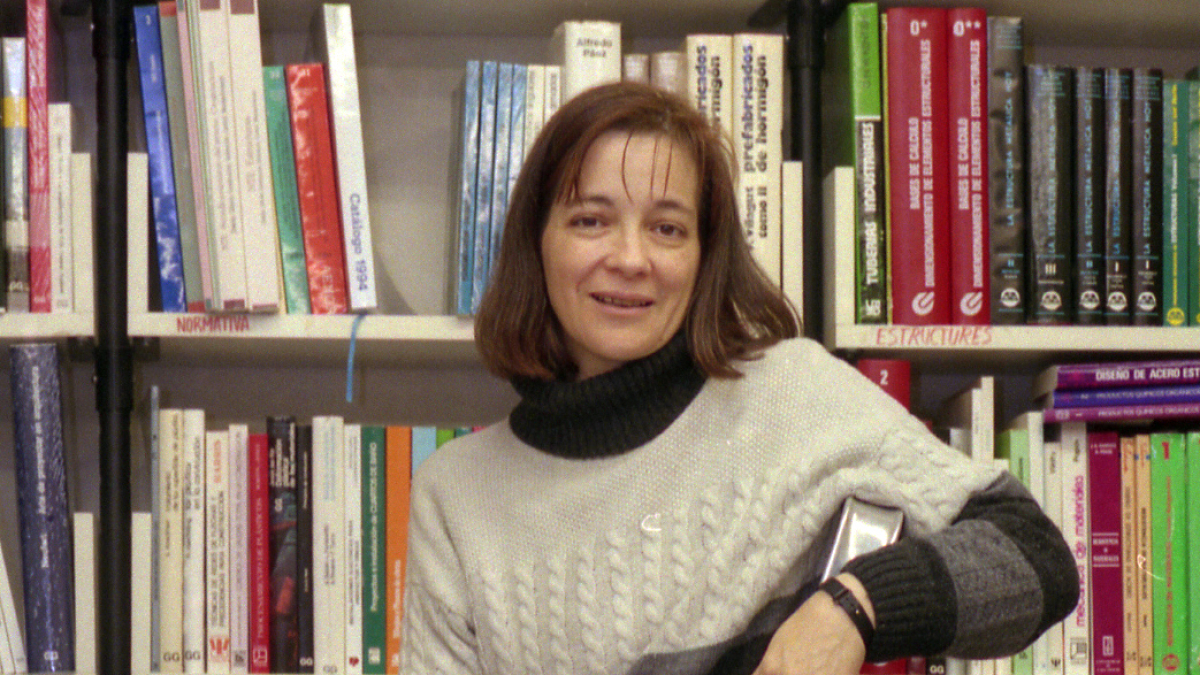 L’escriptora, de promoció en una llibreria de la seua primera novel·la.