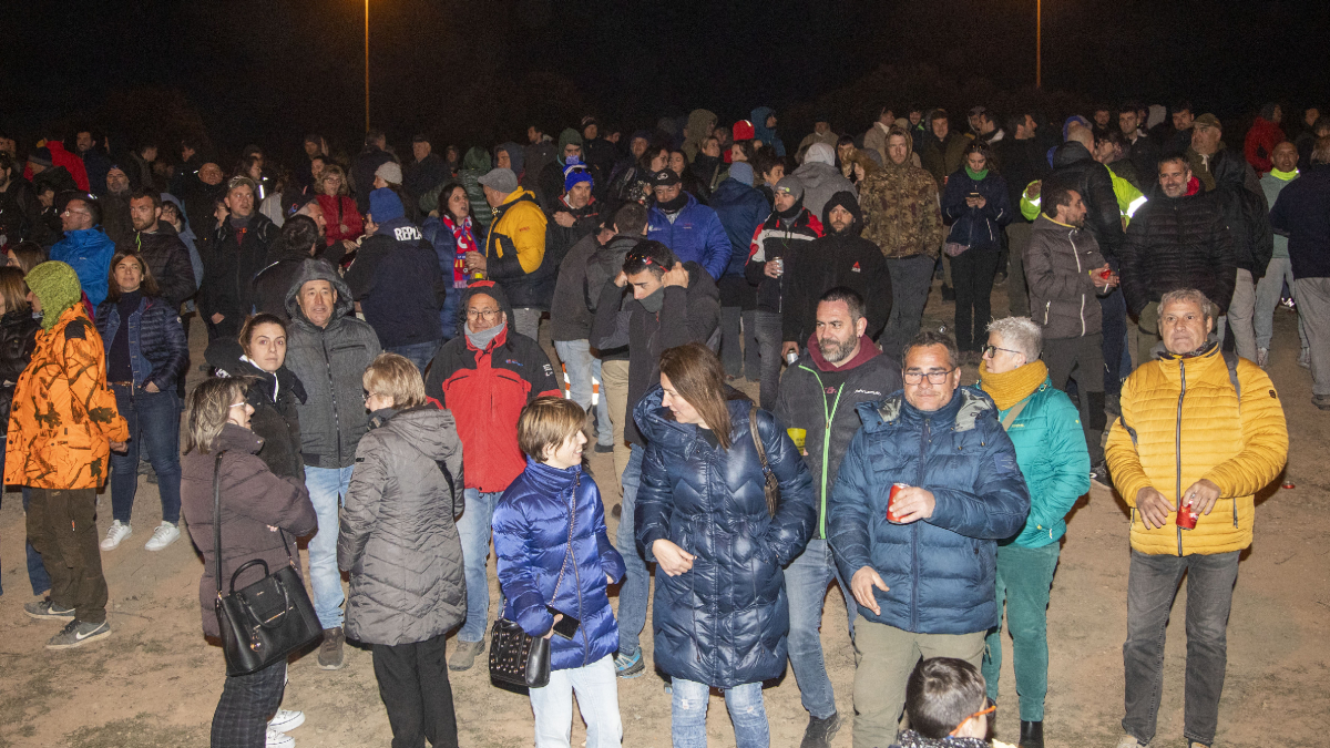 Los concentrados en el corte de Tàrrega disfrutando ayer de los conciertos que se organizaron. - LAIA PEDRÓS