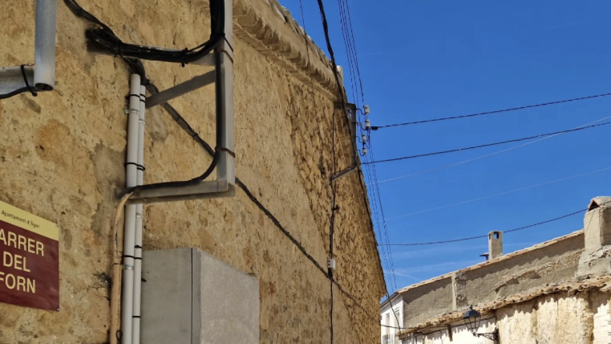 Una de las placas de Corçà