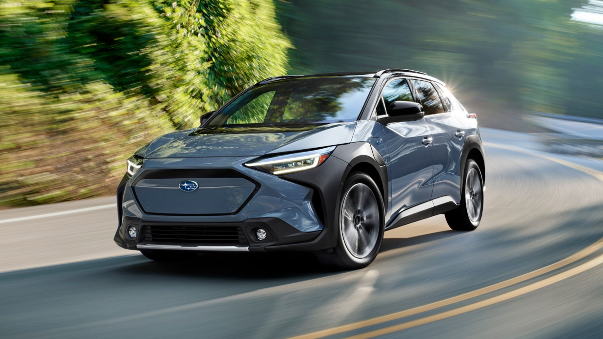 Destaca per l’atractiu disseny exterior i ampli interior, sinó també pels seus alts estàndards en seguretat i un sistema de tracció total permanent amb X-Mode AWD.