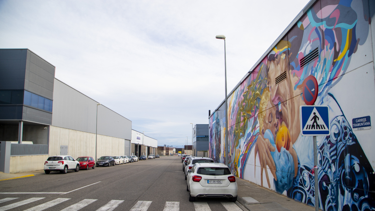 Imatge d’ahir del carrer Tramuntana del polígon de Torrefarrera on van assaltar dos naus. - GERARD HOYAS