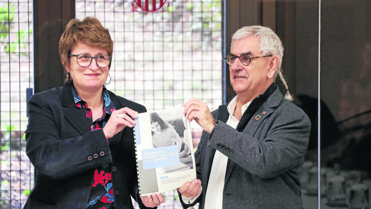 La consellera y el coordinador del grupo de expertos. - MARIA BELMEZ/ACN