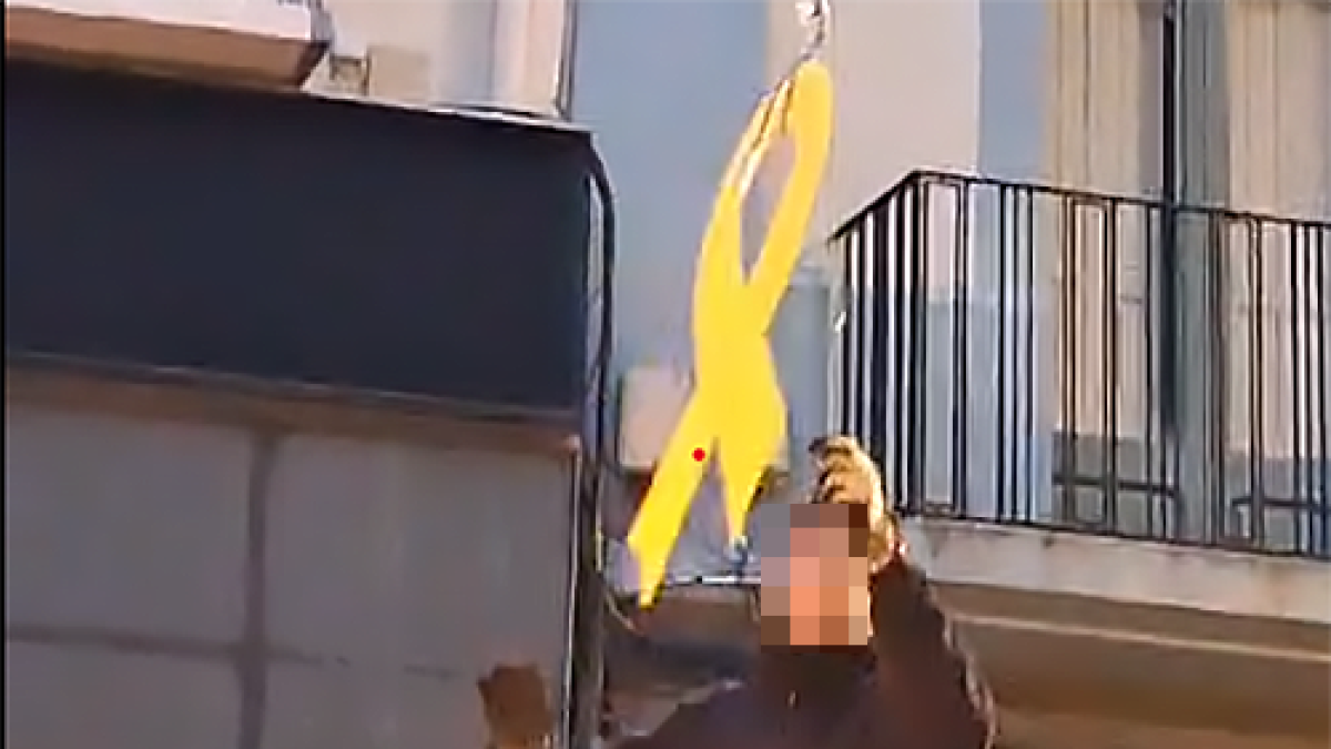 El lazo fue retirado a primera hora de la mañana.