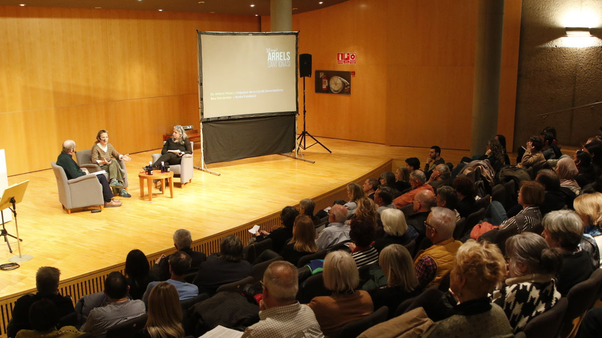 La Sala de Cambra del Auditori Enric Granados se llenó ayer durante el acto de celebración de los 30 años de Arrels Sant Ignasi de Lleida. - AMADO FORROLLA