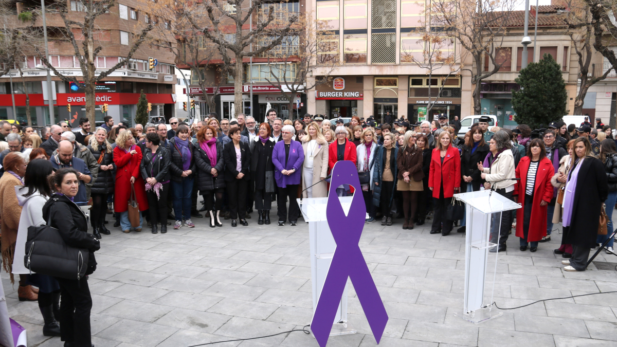 Concentración en la plaza 8 de Març de Lleida con motivo del Día Internacional de la Mujer
