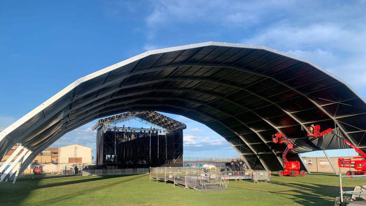 L’Espai Aitona Gourmet, amb escenari i aforament a cobert. - FESTIVAL CRUÏLLA