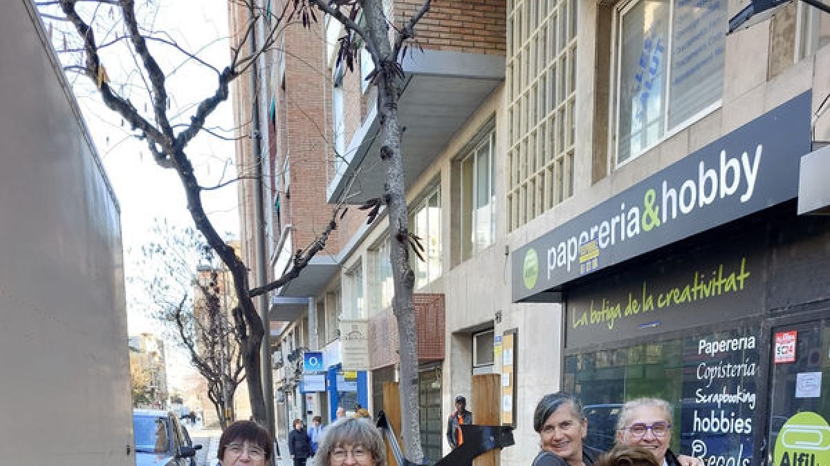 Dones del Col·lectiu Escocells planten nous escocells - COL·LECTIU ESCOCELLS LLEIDA