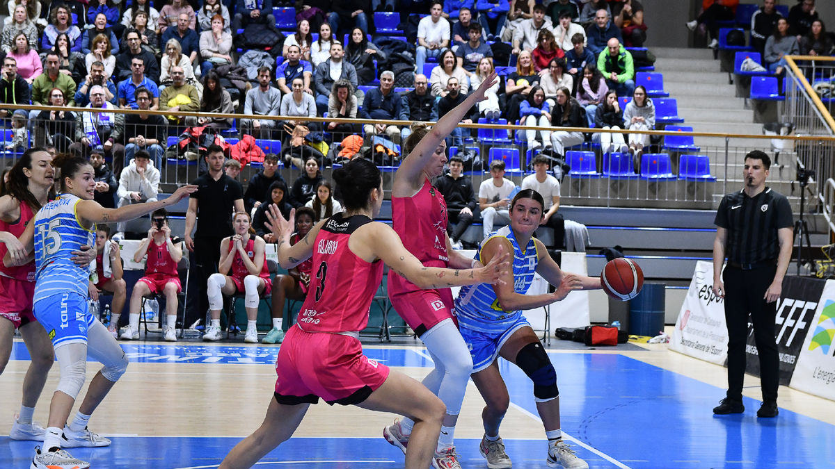 Amber Melgoza va jugar contra l’Araski amb el genoll lesionat. - AGUSTÍ PEÑA