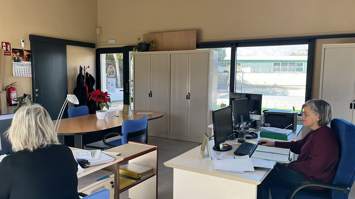 Les oficines municipals, temporalment ubicades al bar de les piscines, que funcionarà a l’estiu. - A. F.