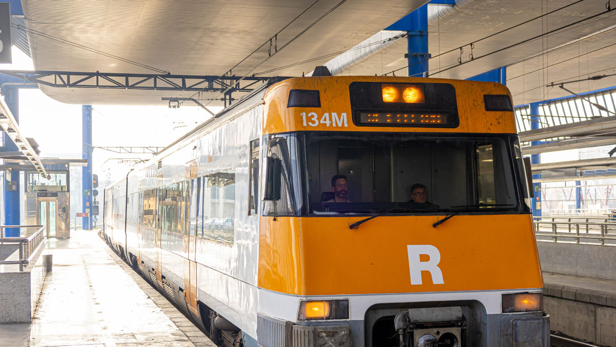 La llegada a Lleida del primer tren de la RL3 el pasado 8 de febrero. - JORDI ECHEVARRIA