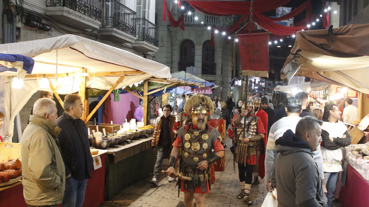 La sisena edició del Mercat Romà de Remolins durarà fins demà amb desenes d’activitats. - AMADO FORROLLA