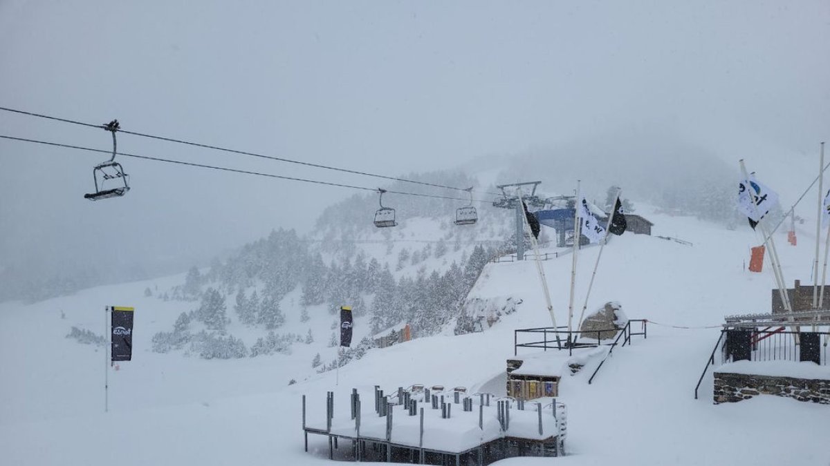 L’estació d’esquí d’Espot, que va tancar per la neu.