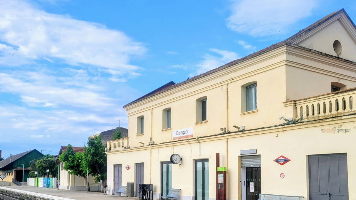 La primera línia a arribar a Balaguer era el carrilet des de Mollerussa.