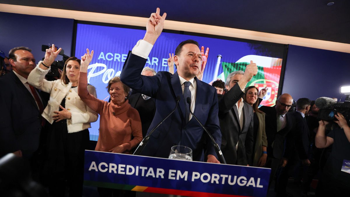 El líder de la coalición de centroderecha Alianza Democrática (AD), Luís Montenegro. - EFE/ TIAGO PETINGA