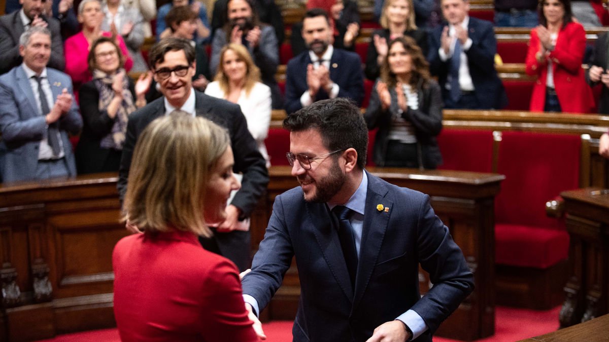 Aragonès y Albiach durante un pleno en el Parlament. - EUROPA PRESS