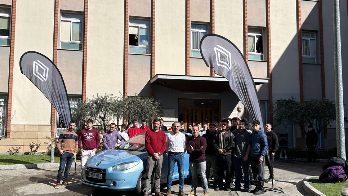 Entreguen un vehicle elèctric als alumnes de mecànica de La Salle - LA SALLE MOLLERUSSA / AUTANSA 3000