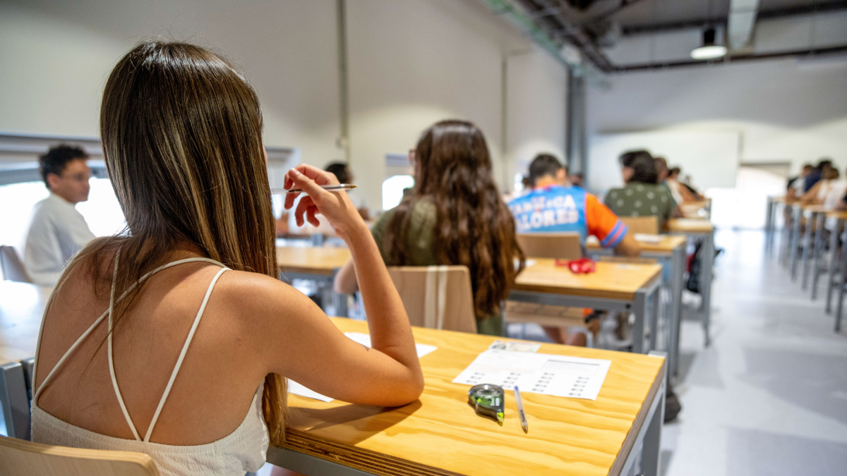 Imagen de archivo de varios estudiantes durante las pruebas de Evaluación de Acceso a la Universidad (EvAU)