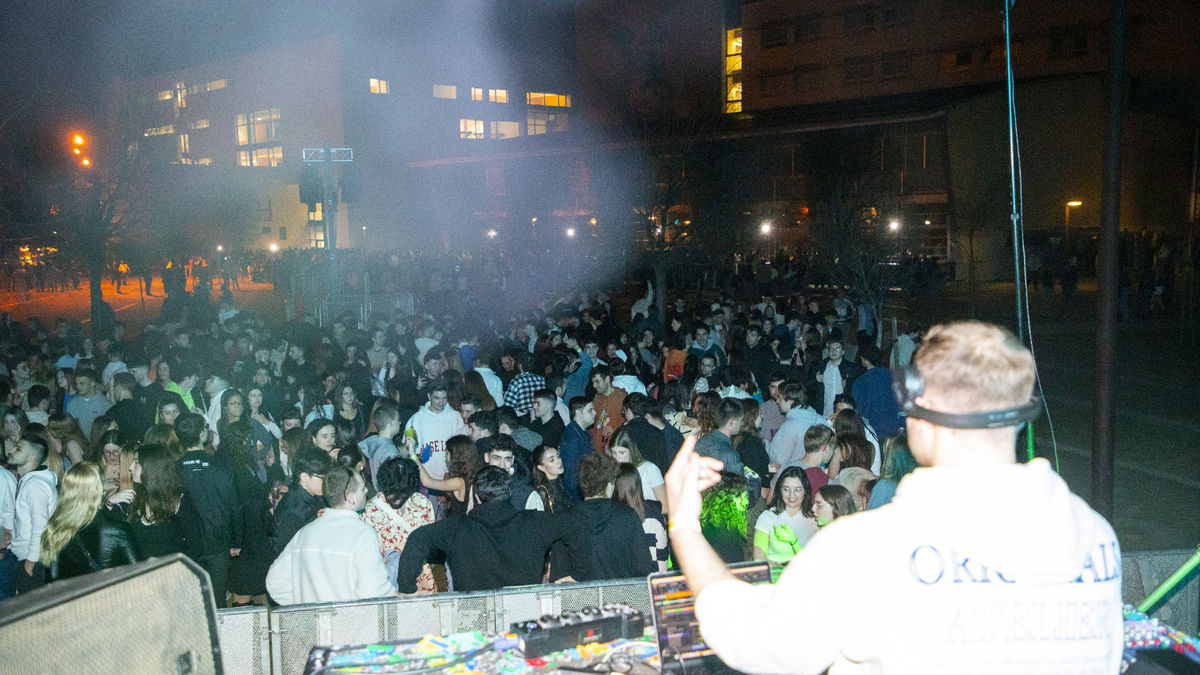 La fiesta arrancó a las once de la mañana en el campus de Cappont y se alargó hasta la medianoche. - GERARD HOYAS