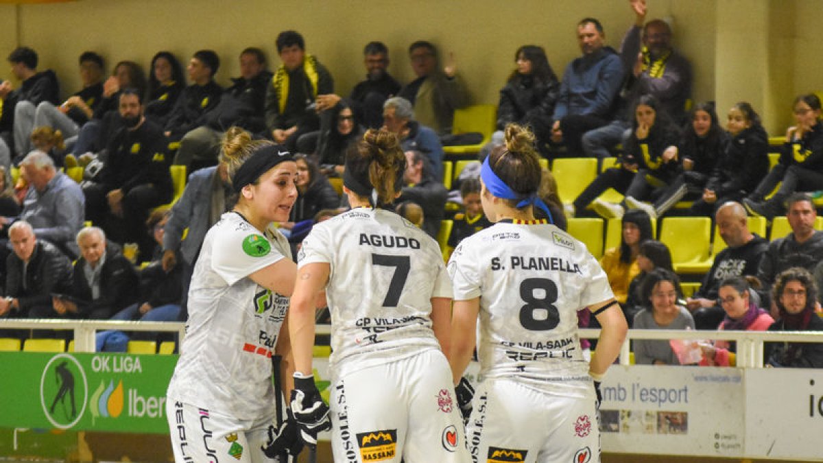 Jugadoras del Vila-sana celebran un gol en un partido reciente.