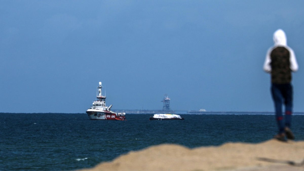 El barco de Open Arms navega frente a las costas de la Franja de Gaza. - EFE/EPA/MOHAMMED SABLE