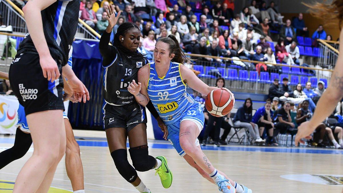Leigha Brown durant el partit contra l’IDK Euskotren. - AGUSTÍ PEÑA