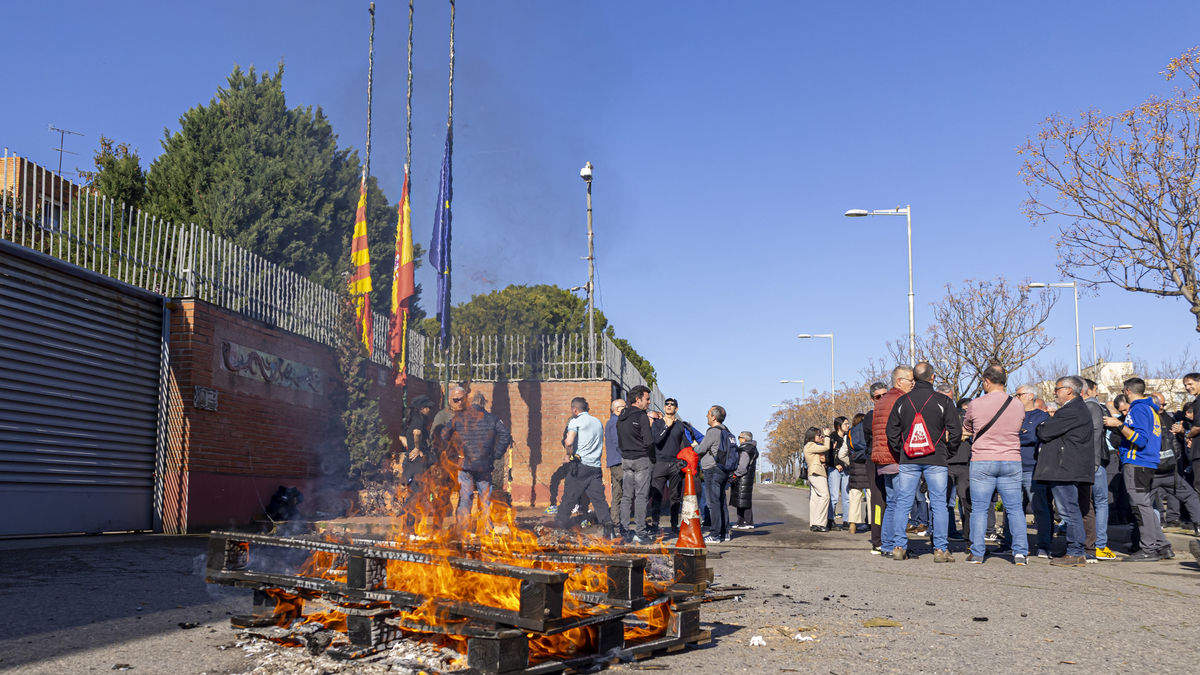 Protesta de funcionaris divendres a la porta del Centre Penitenciari Ponent. - MARÍA BELMEZ/ACN